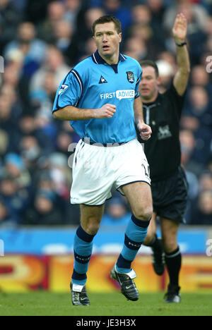 STEVE HOWEY MANCHESTER CITY FC MAINE ROAD MANCHESTER CITY FC 11 January 2003 Stock Photo