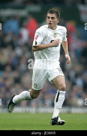 SIMON WALTON LEEDS UNITED FC ELLAND ROAD LEEDS ENGLAND 31 October 2004 Stock Photo