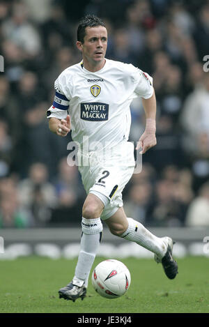 GARY KELLY LEEDS UNITED FC ELLAND ROAD LEEDS ENGLAND 31 October 2004 Stock Photo