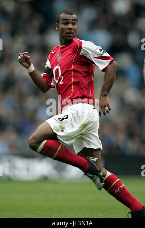 ASHLEY COLE ARSENAL FC CITY OF MANCHESTER STADIUM MANCHESTER 25 ...