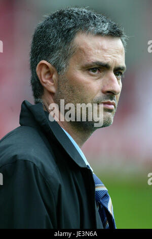 JOSE MOURINHO CHELSEA MANAGER RIVERSIDE STADIUM MIDDLESBROUGH ENGLAND 25 September 2004 Stock Photo