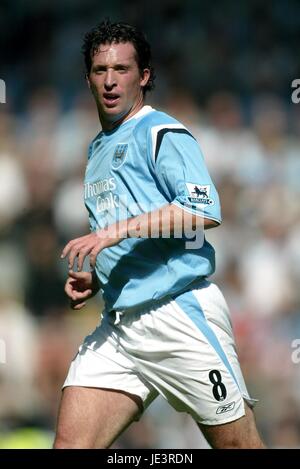 ROBBIE FOWLER MANCHESTER CITY FC ANFIELD LIVERPOOL ENGLAND 21 August 2004 Stock Photo