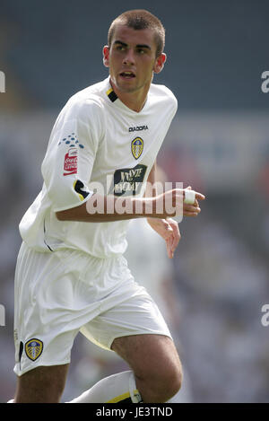 SIMON WALTON LEEDS UNITED FC ELLAND ROAD LEEDS ENGLAND 07 August 2004 Stock Photo