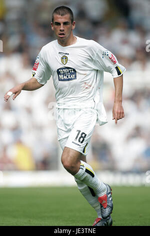 SIMON WALTON LEEDS UNITED FC ELLAND ROAD LEEDS ENGLAND 07 August 2004 Stock Photo