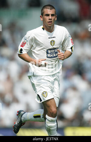 SIMON WALTON LEEDS UNITED FC ELLAND ROAD LEEDS ENGLAND 07 August 2004 Stock Photo