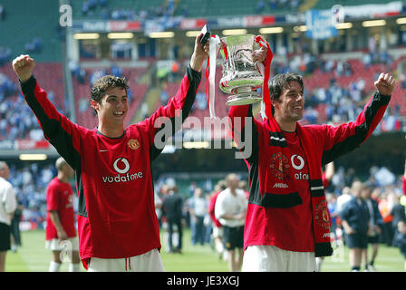 VAN NISTELROOY & RONALDO FA CUP WINNERS MILLENIUM STADIUM CARDIFF WALES 22 May 2004 Stock Photo