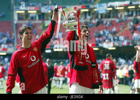 VAN NISTELROOY & RONALDO FA CUP WINNERS MILLENIUM STADIUM CARDIFF WALES 22 May 2004 Stock Photo