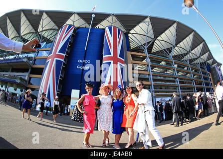 Outside Ascot Races Royal Ascot. Racegoers outside the grandstand at Royal Ascot Stock ...