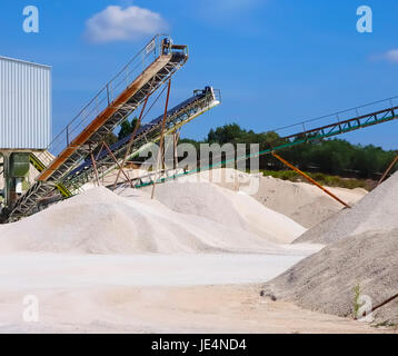 Limestone quarry with modern crushing and screening equipment Stock Photo