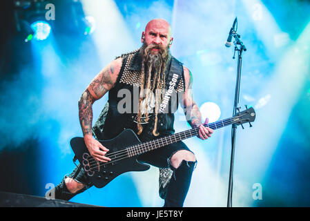 Clisson, France. 18th June, 2017. Five Finger Death Punch performing live at the Hellfest Festival 2017 with their new singer Tommy Vext. Credit: Alessandro Bosio/Pacific Press/Alamy Live News Stock Photo