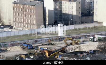 The Berlin Wall with a BT-9 watchtower from the west looking East with building work in the foreground. 1987 Stock Photo