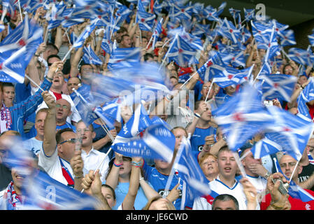 RANGERS FANS WITH FLAGS GLASGOW RANGERS FC IBROX STADIUM GLASGOW SCOTLAND 31 July 2005 Stock Photo