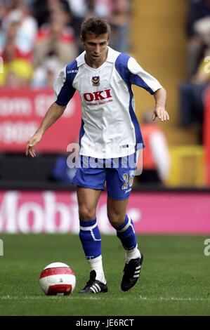 GARY O'NEIL PORTSMOUTH THE VALLEY STADIUM LONDON ENGLAND 16 September 2006 Stock Photo