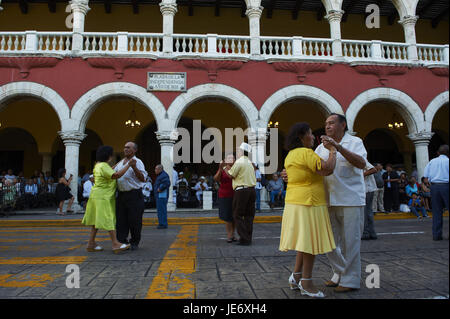 Mexico, Yucatan, Merida, capital, space of the independence, city hall, Palacio Municipal, dance couples, Stock Photo