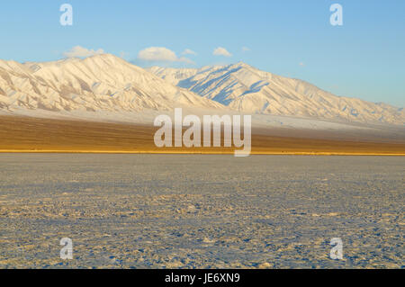 Mongolia, Khovd province, winter scenery, icebound lake, Stock Photo