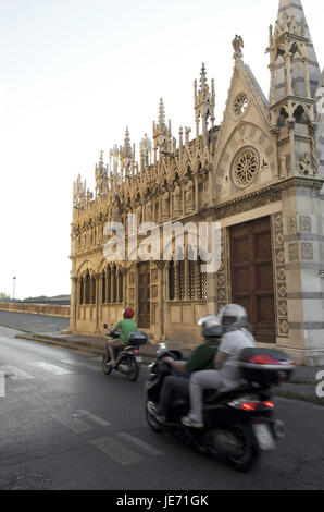 Italy, Tuscany, Pisa, Santa Maria Della Spina, spike church, motorcycles in the foreground, Stock Photo