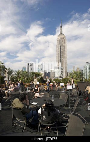 The USA, America, New York, Manhattan, 230 Fifth Rooftop guards, view of the roof terrace on the empire State Building, Stock Photo