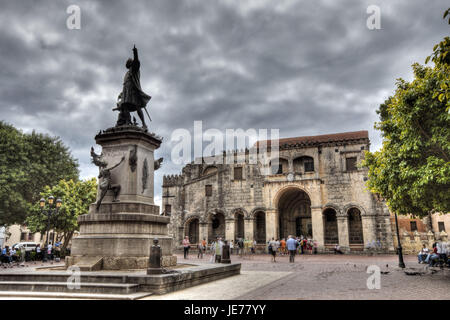 Plaza Colon with Columbus monument and cathedral, Santo Domingo, the Dominican Republic, Stock Photo