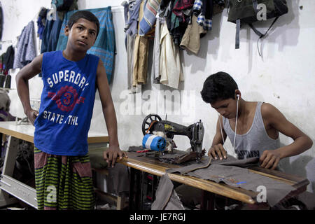 Dhaka, Dhaka, Bangladesh. 4th June, 2017. June 04, 2017 Dhaka, Bangladesh - Abdullah (13) stitches a cloth in a local garment shop in Dhaka, Bangladesh. World Day Against Child Labor was observed on 12 June across the world to raise awareness and contribute to ending child labor. The theme of this year's 'No to Child Labor, Yes to Quality Education' Credit: K M Asad/ZUMA Wire/Alamy Live News Stock Photo