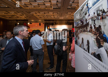 (170623) -- GENEVA, June 23, 2017 (Xinhua) -- People visit a photo exhibition in Geneva, Switzerland, on June 22, 2017. The photo exhibition was held here Thursday to celebrate the 20th anniversary of Hong Kong's return to China. (Xinhua/Xu Jinquan)(gj) Stock Photo