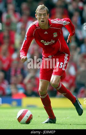 PETER CROUCH LIVERPOOL FC ANFIELD LIVERPOOL ENGLAND 26 August 2006 Stock Photo