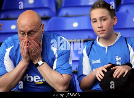 DEJECTED BIRMINGHAM FANS BIRMINGHAM CITY V NEWCASTLE UT ST ANDREWS BIRMINGHAM ENGLAND 29 April 2006 Stock Photo