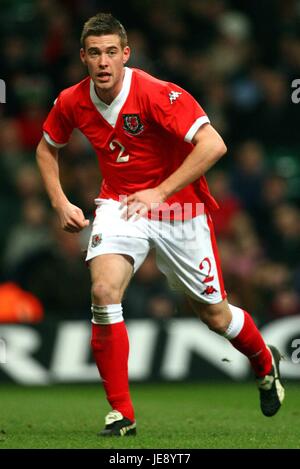 ROB EDWARDS WALES & WOLVES FC MILLENNIUM STADIUM CARDIFF WALES 01 March 2006 Stock Photo