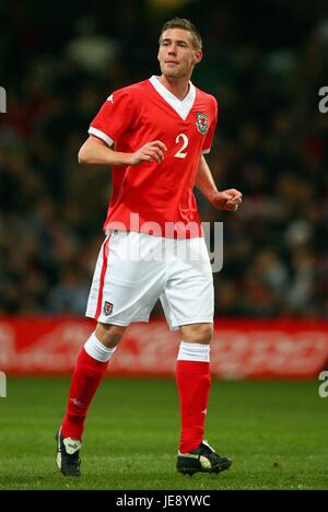 ROB EDWARDS WALES & WOLVES FC MILLENNIUM STADIUM CARDIFF WALES 01 March 2006 Stock Photo