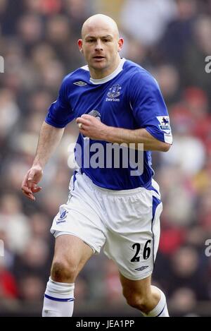 LEE CARSLEY EVERTON FC LIVERPOOL ANFIELD 23 February 2002 Stock Photo ...