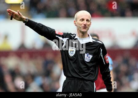 MIKE RILEY. PREMIER LEAGUE REFEREE VILLA PARK BIRMINGHAM  ENGLAND 08 December 2007 Stock Photo