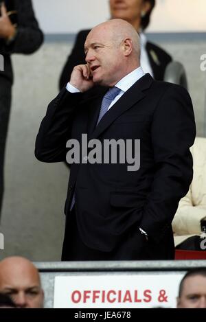 PETER KENYON CHELSEA FC CHIEF EXECUTIVE JJB STADIUM WIGAN ENGLAND 03 November 2007 Stock Photo