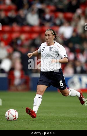 FARA WILLIAMS ENGLAND WOMEN & EVERTON FC BANKS'S STADIUM WALSALL ENGLAND 27 October 2007 Stock Photo