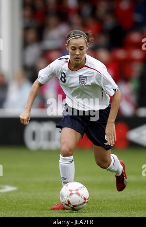 FARA WILLIAMS ENGLAND WOMEN & EVERTON FC BANKS'S STADIUM WALSALL ENGLAND 27 October 2007 Stock Photo