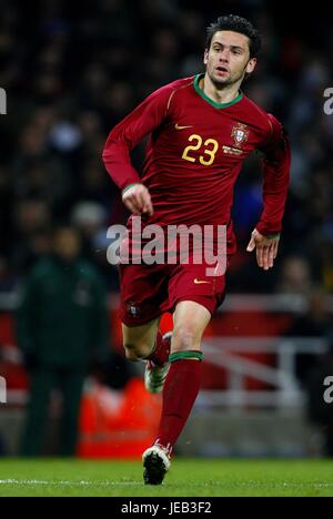 HELDER POSTIGA PORTUGAL & SAINT ETIENNE THE EMIRATES STADIUM ARSENAL LONDON 06 February 2007 Stock Photo