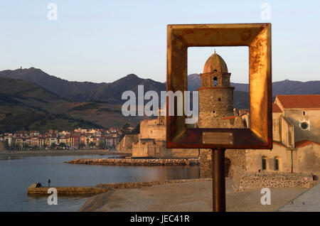 Europe, France, Collioure, château royal and Notre-Dames-des-Anges, Europe, France, Languedoc-Roussillon, Collioure, Département of Pyrénées-East ale, tag, colour picture, person in the background, angler, catch, architecture, building, structure, structures, lock, locks, traditional culture, waters, water, sea, the Mediterranean Sea, scenery, sceneries, coast, coastal scenery, coastal sceneries, coasts, ocean, oceans, geography, travel, destination, holiday destination, tourism, tourism, parish, parishes, place, places, town, towns, town view, town views, sky, shore, king's castle, castle, Stock Photo