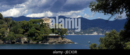 Italy, Liguria, Riviera Tu the Levant, Portofino, Costa Paraggi, house in the steep coast, Stock Photo