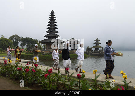 Asia, Indonesia, Bali, people in the Pura Ulun Danu Bratan temple, Stock Photo