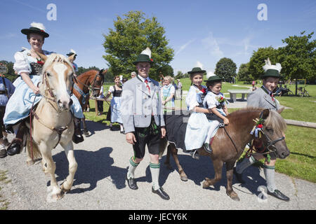 Germany, Bavaria, Burghausen, procession, men and women in traditional national costume, Stock Photo