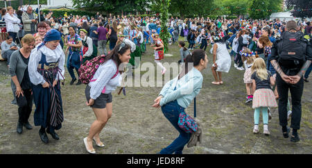 Malmö, Sweden. 23d June, 2017. Midsummer celebration in Folkets park with traditional Swedish dances, but also Bollywood music and dance. Tommy Lindholm/Alamy Live News Stock Photo