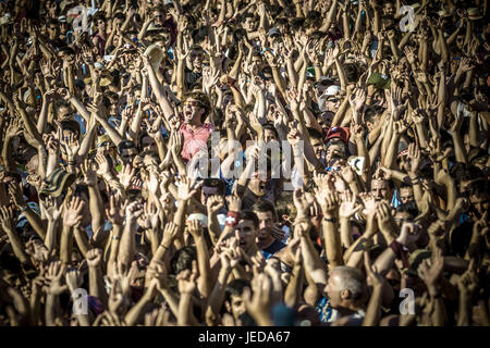 Ciutadella De Menorca, Balearic Islands, Spain. 23rd June, 2017. The cheering crowd celebrates the traditional musicians at the end of the 'Caragol des Born' parade on the eve of the traditional 'Sant Joan' (Saint John) festival in Ciutadella de Menorca Credit: Matthias Oesterle/ZUMA Wire/Alamy Live News Stock Photo