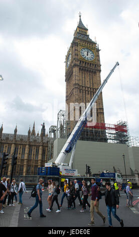 London, United Kingdom. 25th June 2017. Workers are seen erecting  scaffolding on the Palace of Westminster which houses the Houses of Parliament. Britain's lawmakers should move out of London's iconic Houses of Parliament for  years while the crumbling building is renovated to avert a crisis, by parliamentary report   Michael Tubi / Alamy Live News Stock Photo