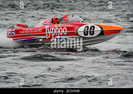 P1 Superstock Powerboat Racing from the Esplanade, Greenock, Scotland, 24 June 2017.  Boat 00 Typhoo driven by Kevin Hunt and navigated by Carl Turner. Stock Photo