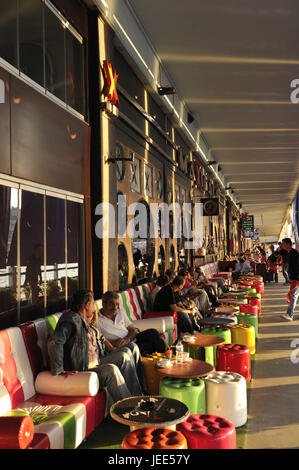 Turkey, Istanbul, part of town of Eminou, bar under the Galatabrücke, guests relax, Stock Photo