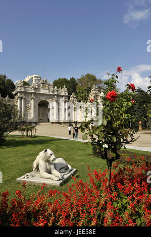 Turkey, Istanbul, Dolmabahce palace, animal sculpture in the park, Stock Photo