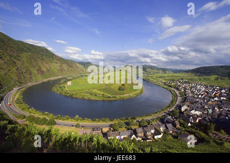 Germany, Rhineland-Palatinate, Bremm, local overview, the Moselle, Moselle loop, Moselle valley, place, houses, residential houses, flux loop, river, wine region, viticulture, wine-growing area, vineyards, destination, tourism, street, sky, clouds, Stock Photo