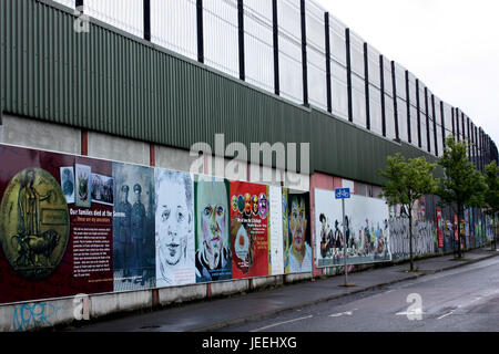 The Peace Wall, Cupar Way, Belfast Stock Photo