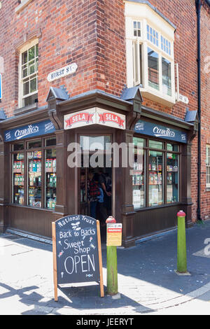 The National Trust's old-fashioned Sweet Shop, selling old-fashioned, traditional sweets; last surviving back-to-back courtyard in Birmingham, UK Stock Photo
