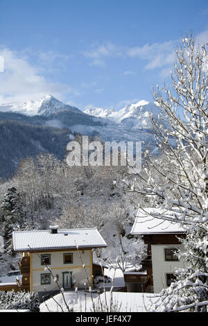 Mountain Bram, a place in the Pinzgau, Austria, takes photos in April., Bramberg, ein Ort im Pinzgau, Österreich, fotografiert im April. Stock Photo