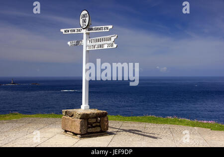 Sign in the country in England, Hinweisschild am Lands End in England Stock Photo