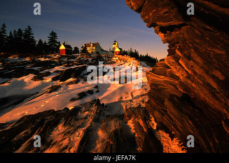 The Pemaquid Point Light Station (1827) is a historic U.S. lighthouse located in Bristol, Maine, at the tip of the Pemaquid Neck Stock Photo